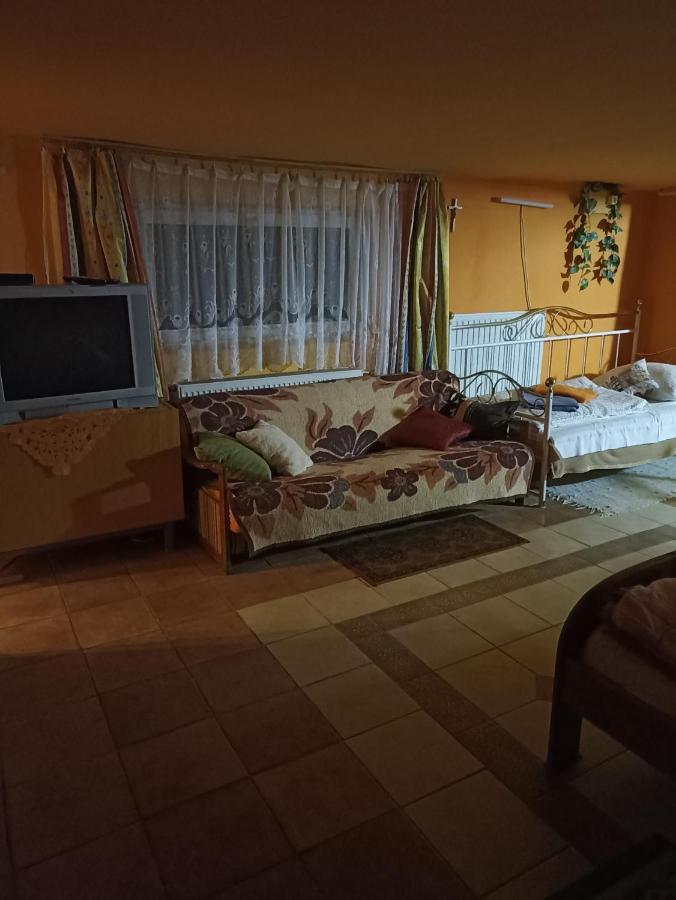 Toth Apartman Telkibanya Exterior photo